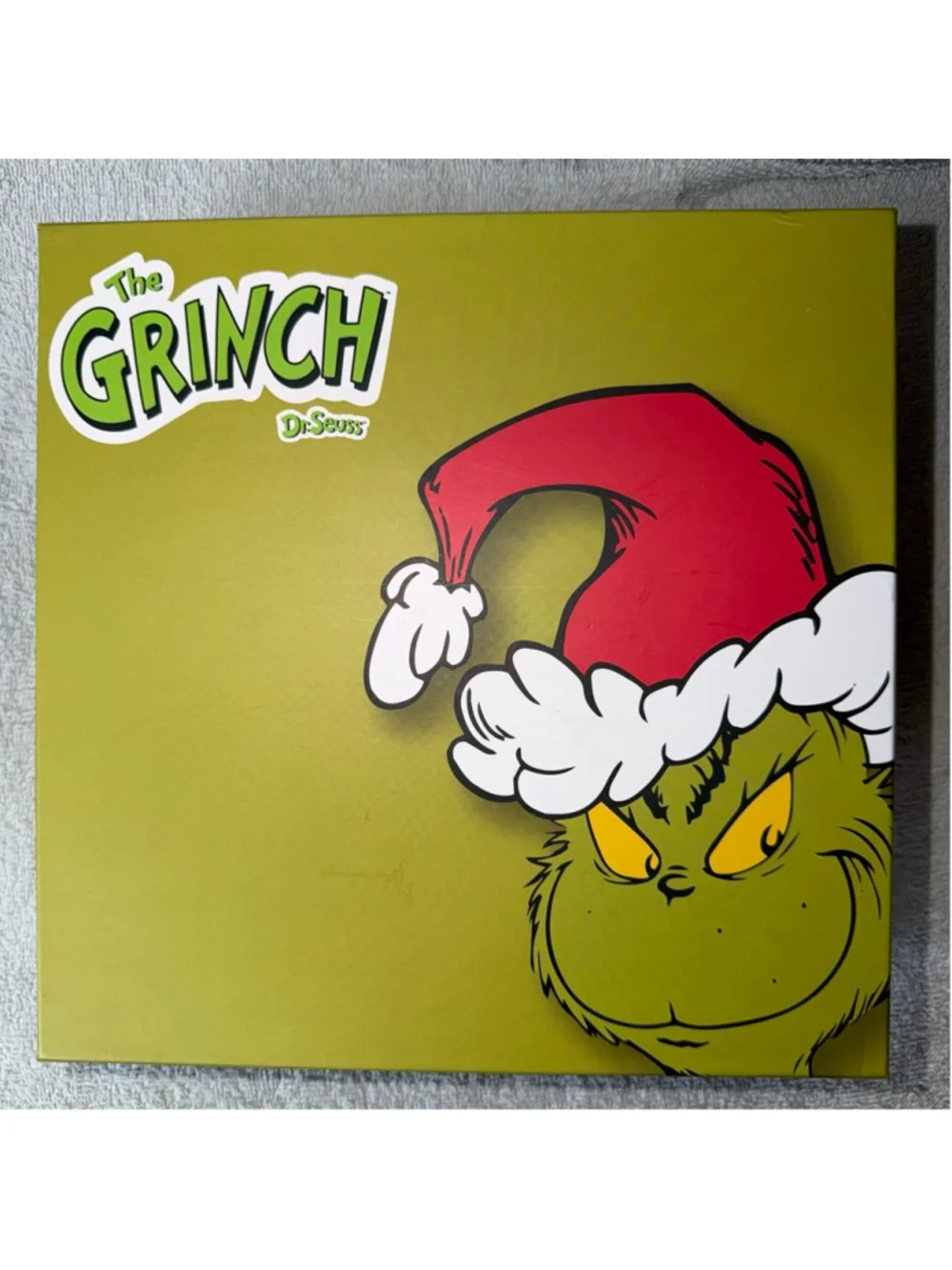NIB Unisex Dr Seuss The Grinch Pom Pom Hat & Gloves 2 Pc Gift Set With Gift Box
